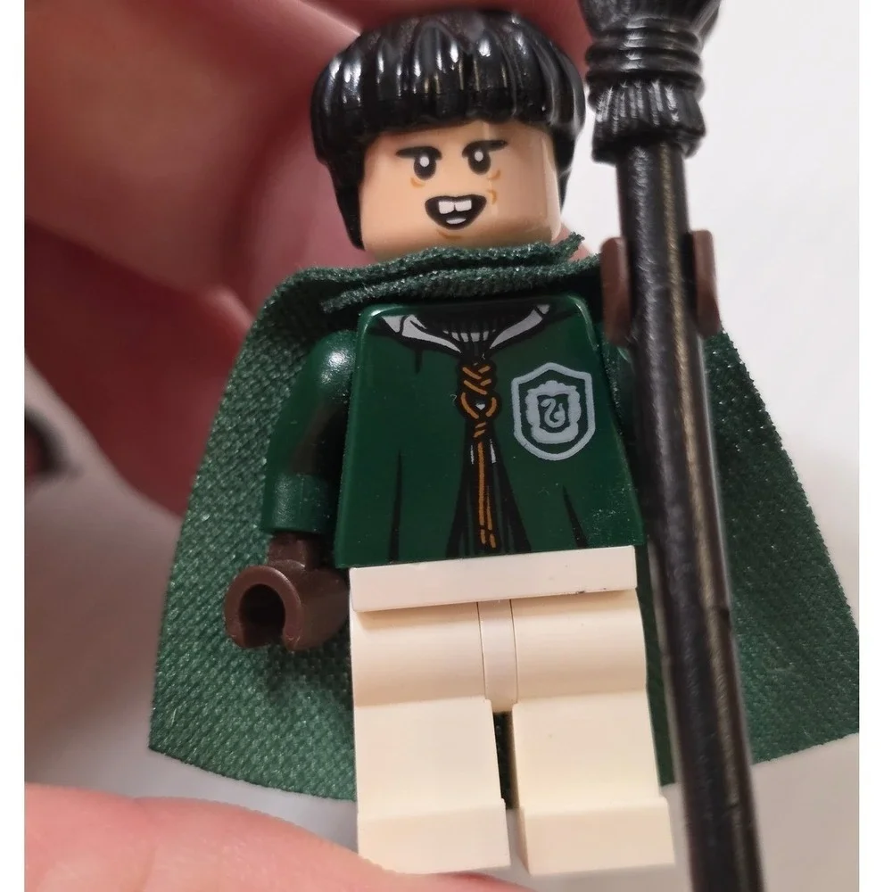 LEGO‎ Harry Potter Slytherin Student Minifigure Cape Broom